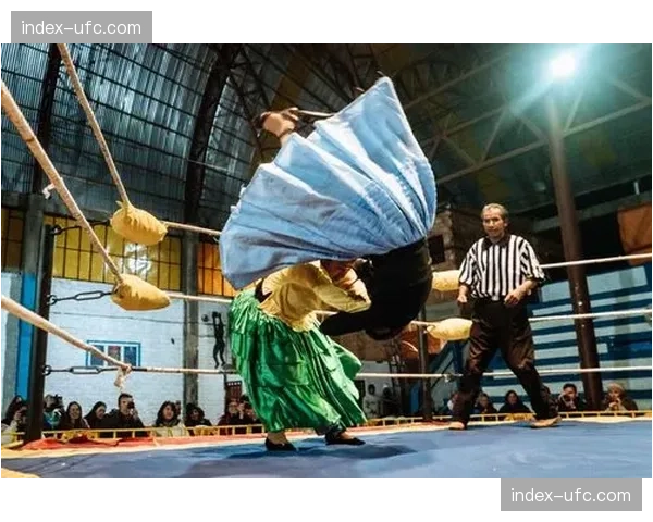 “摔跤进校园”项目在墨西哥贫困社区推广，旨在减少青少年犯罪。