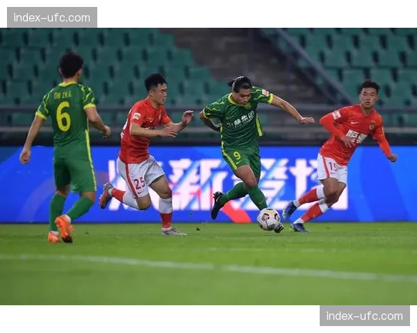 前裁判公司官员出书披露VAR在判断点球时面临的内部压力与争议