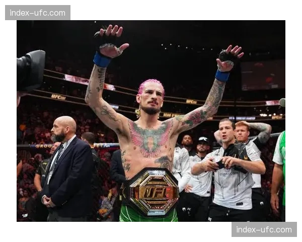 “冷血”奥马利TKO终结维拉，成功卫冕UFC最轻量级冠军头衔