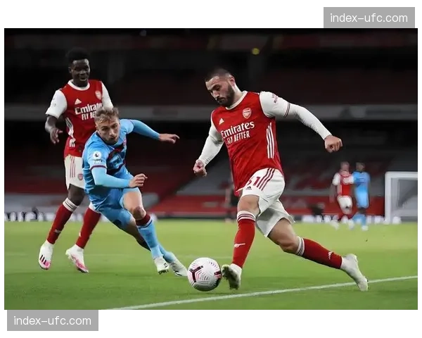 实时报道：西汉姆联通过一次简洁配合取得领先，控球率仅35%