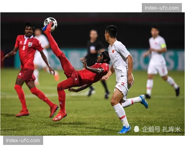 “技术复盘：莫夫萨尔·埃夫洛耶夫为何能完控对手，地面压制战术全解析”